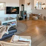 3 Bedroom Pet Friendly In *