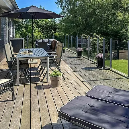 Prázdninový dům 3 Bedroom Pet Friendly In *